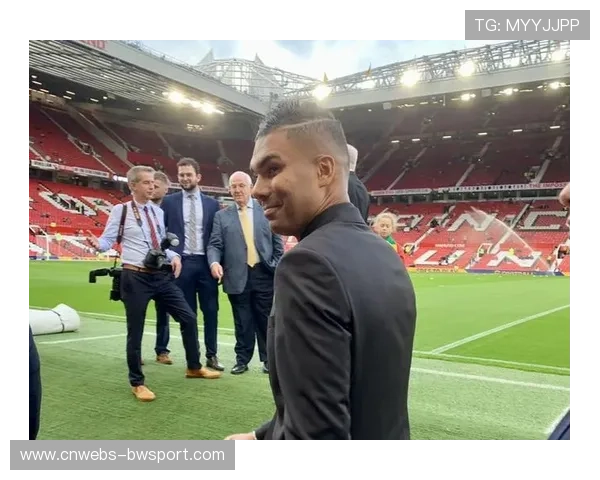 卡塞米罗离开曼联后问题或更大,中场空缺难以填补引担忧 卡塞米罗离开曼联后问题或更大,中场空缺难以填补引担忧